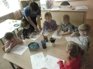 Продуктивная деятельность на тему «Символ зимней Олимпиады» во II младшей группе №10, воспитатель Антипова Т.А.
